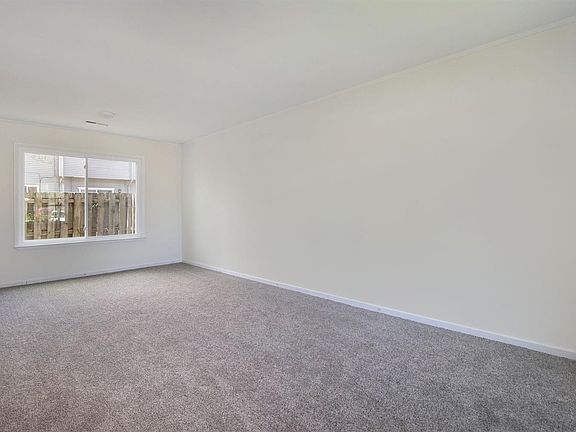 4th image of 452 Riverbend Dr