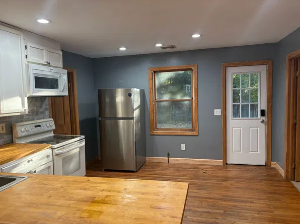 215 Hounslow Rd Unit A, Shirley, NY 11967