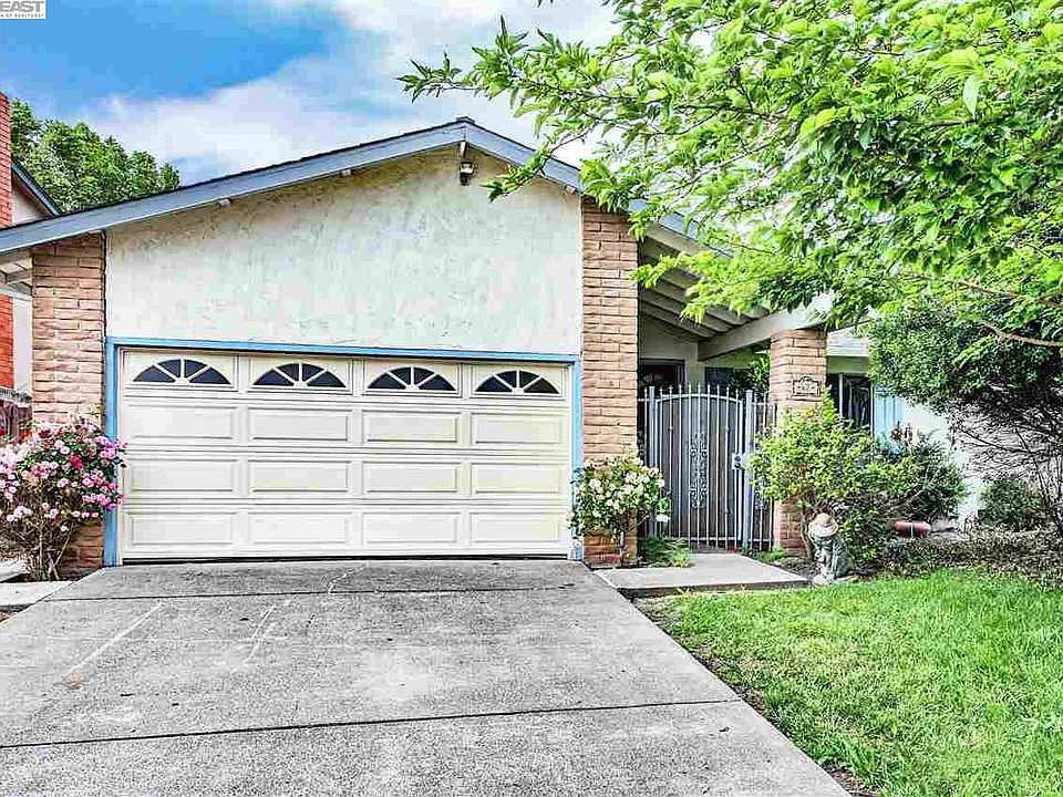 1st image of 67 Maria Dr