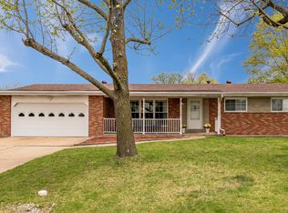 3132 Rock Crest Dr, Saint Louis, MO 63125