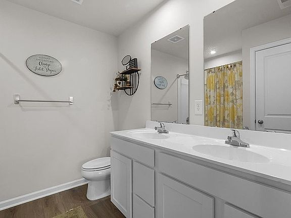 3rd image of 142 Villa Grande St #C