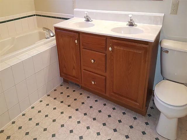2630 Alexander Ct — Photo 8