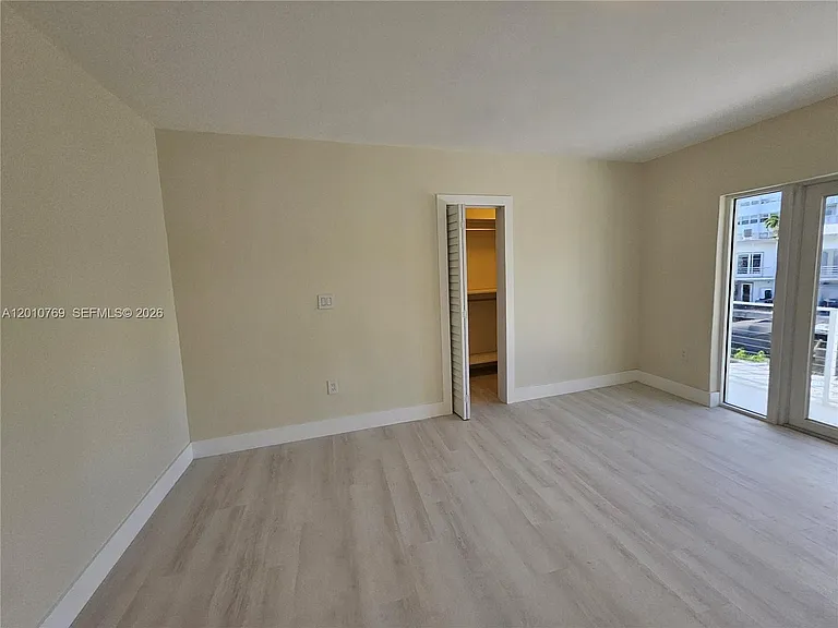 834 Raymond St — Photo 24
