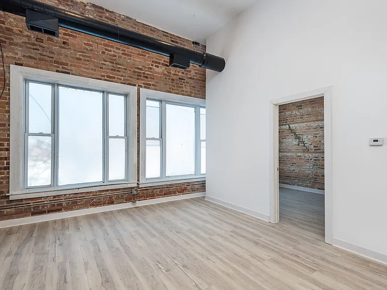 1907 S Blue Island Ave #4 — Photo 5