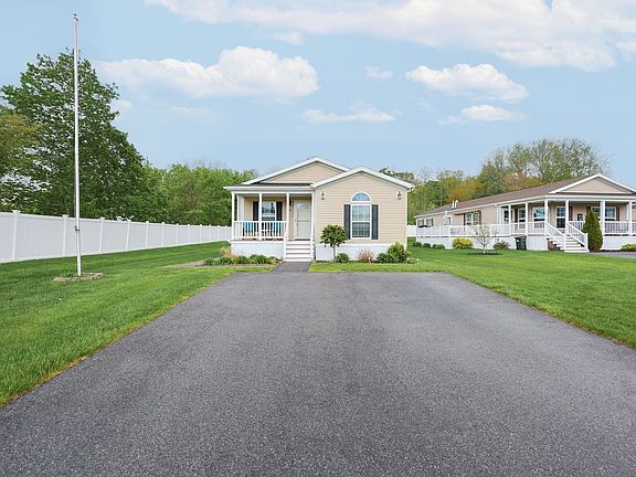 3rd image of 12 Linsay Dr