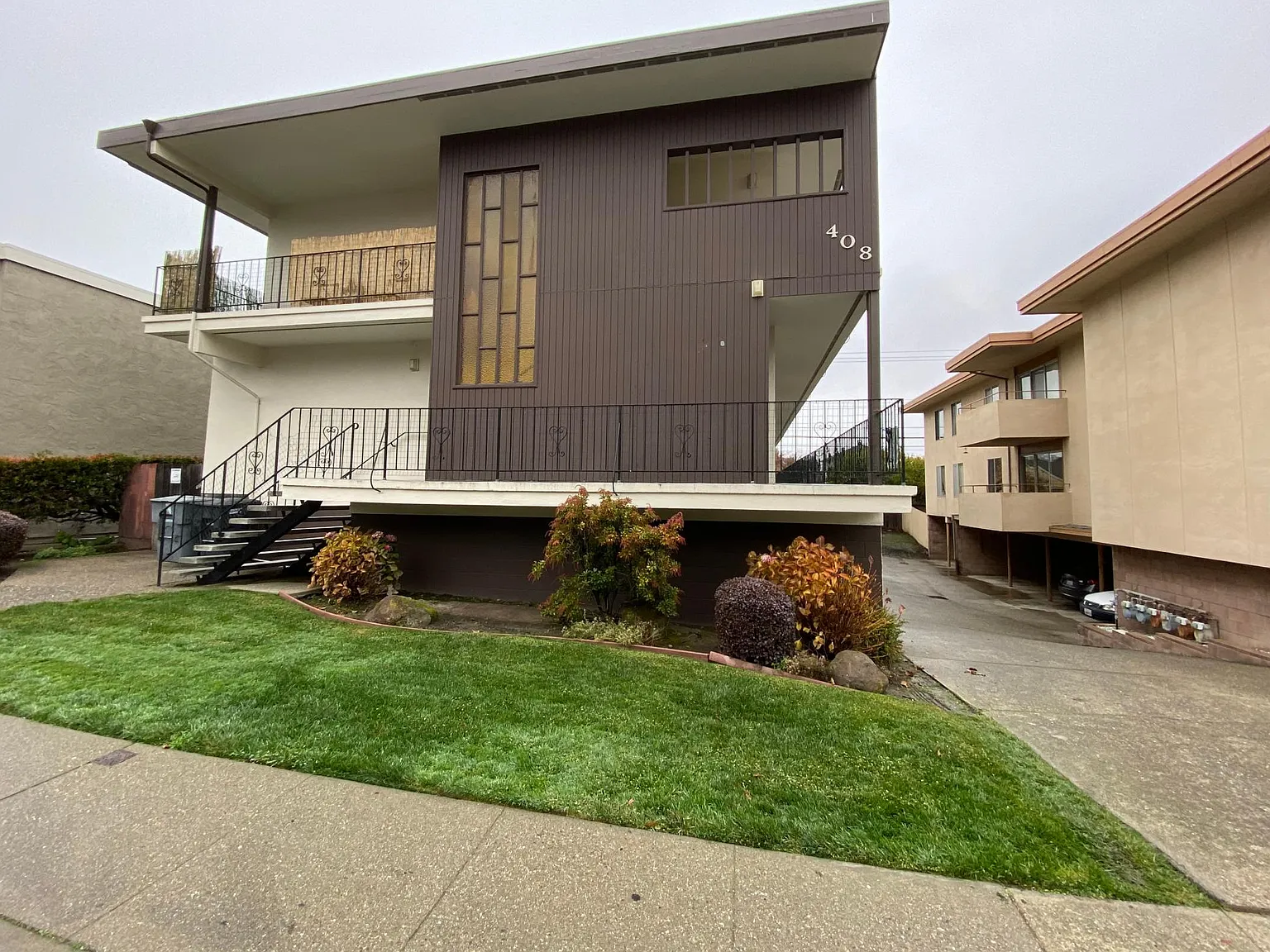 408 Richmond Dr — Photo 3