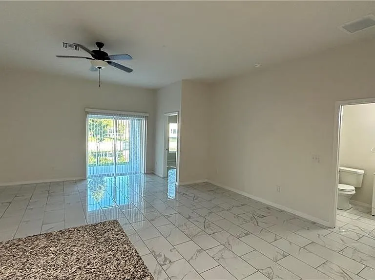 3301 SW 15th Pl — Photo 9