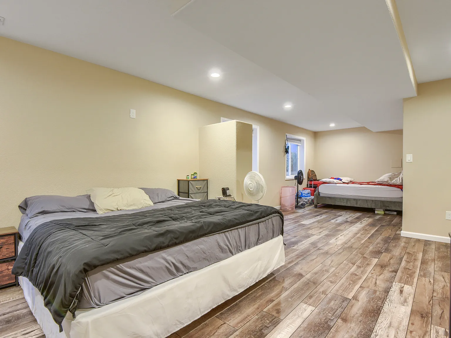 Studio, 3887 sqft, $950 — Photo 2