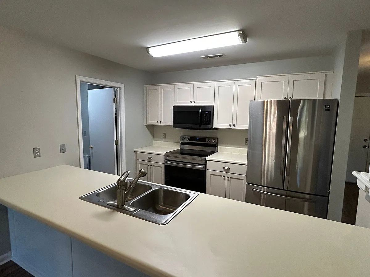 Building Photo - 2014 Henderson Dr