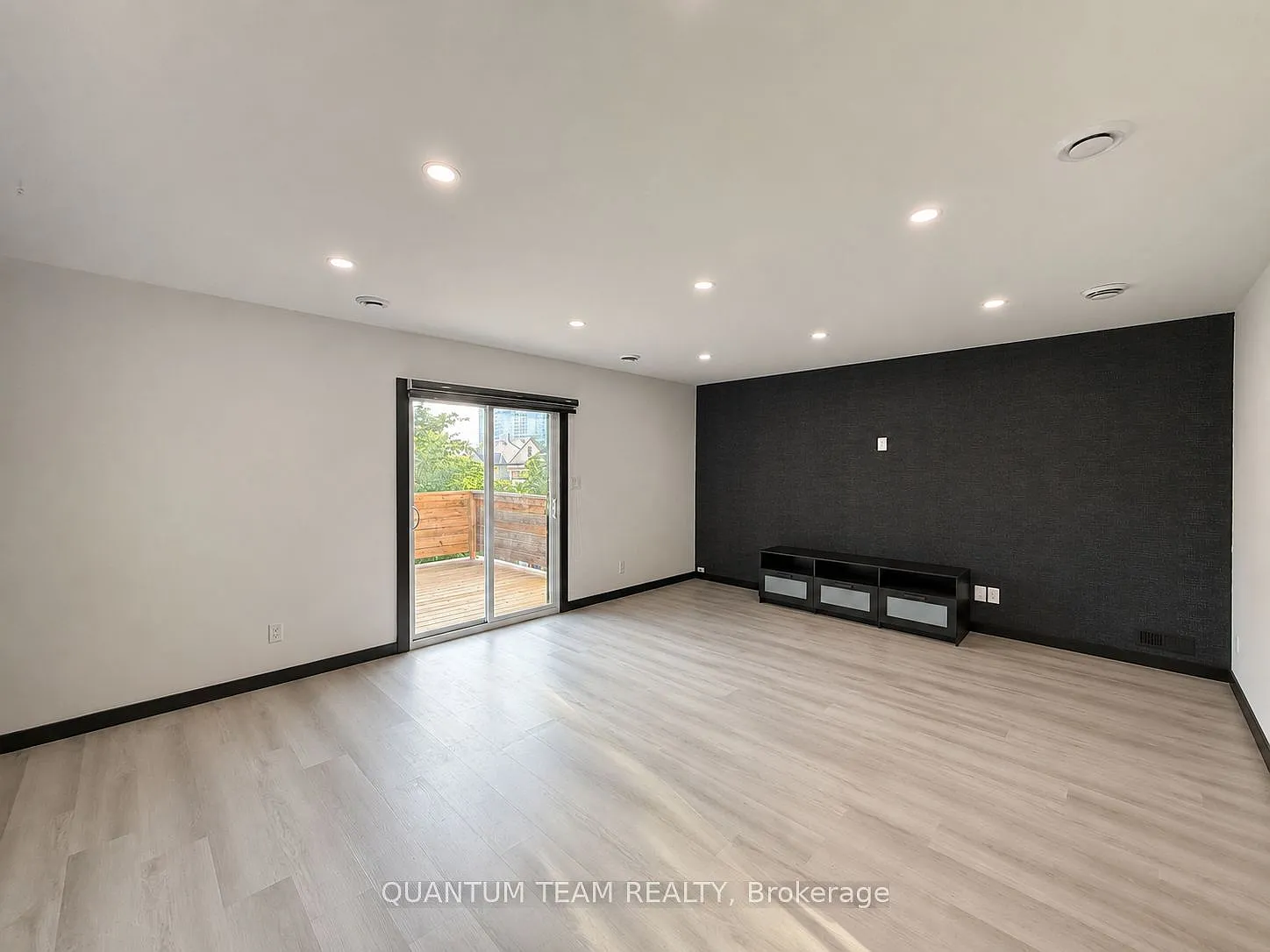 3 bed, $2,199 — Photo 2