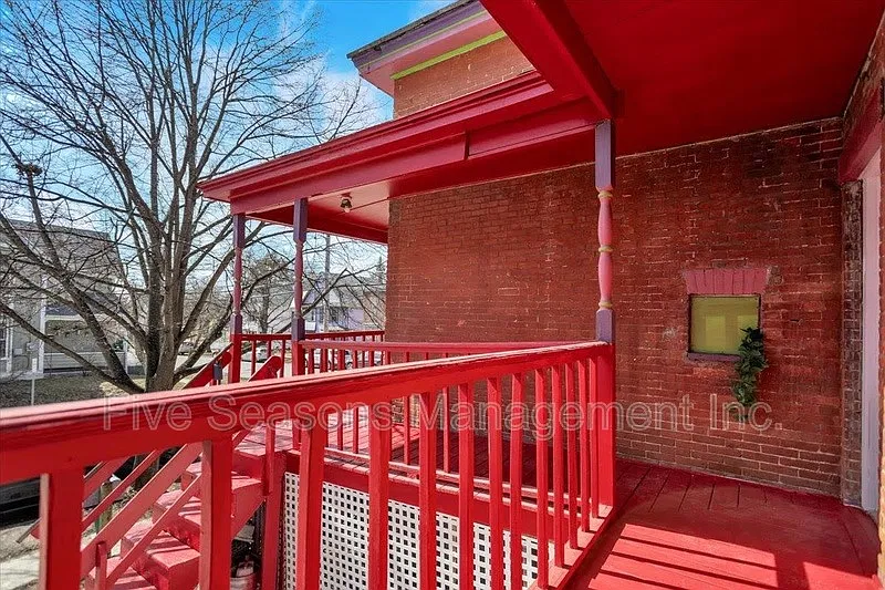 2 bed, 1.0 bath, 750 sqft, $1,900 — Photo 3