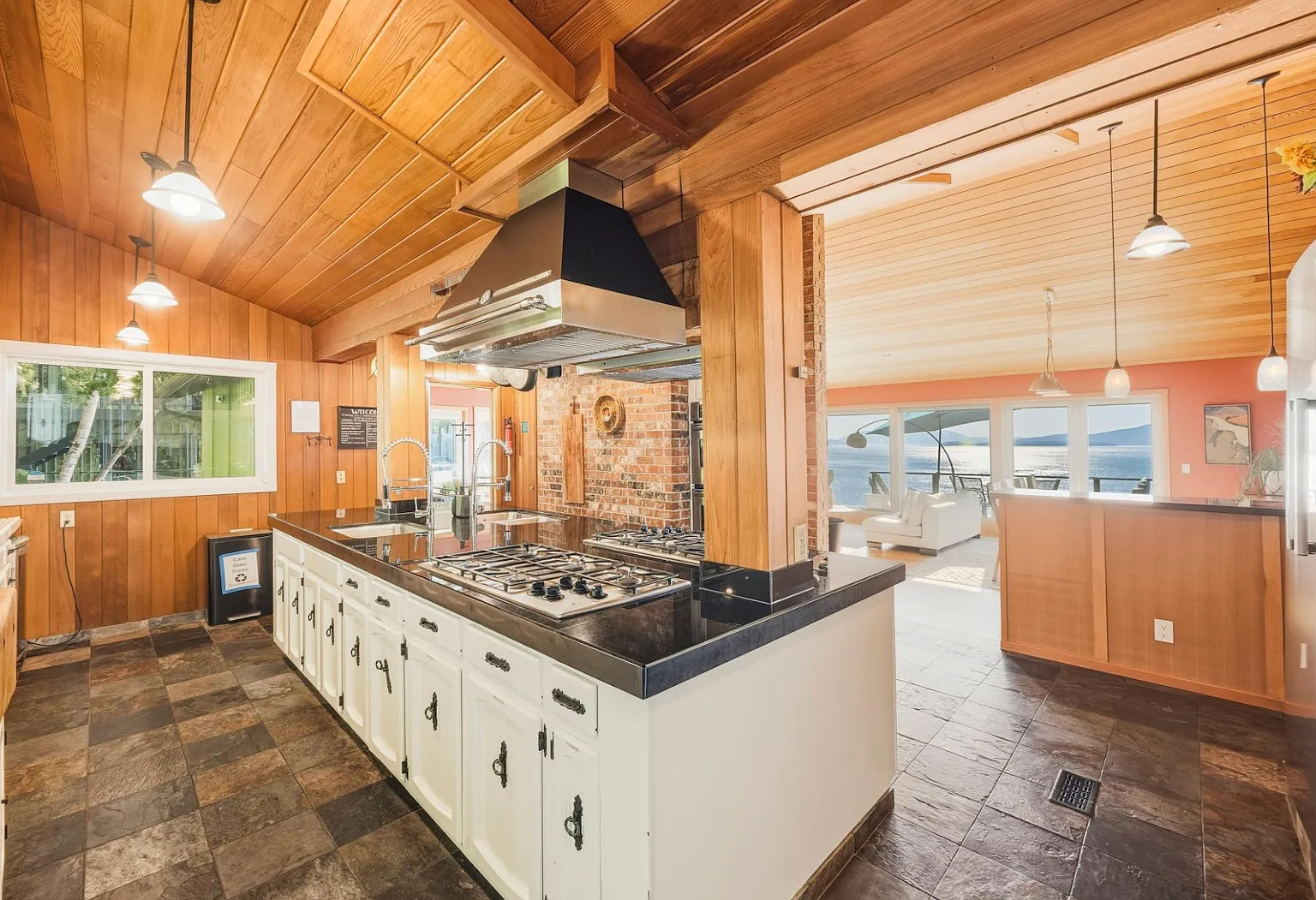 1231 Chuckanut Drive — Photo 4