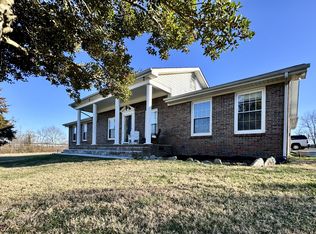 802 Days Rd, Lafayette, TN 37083