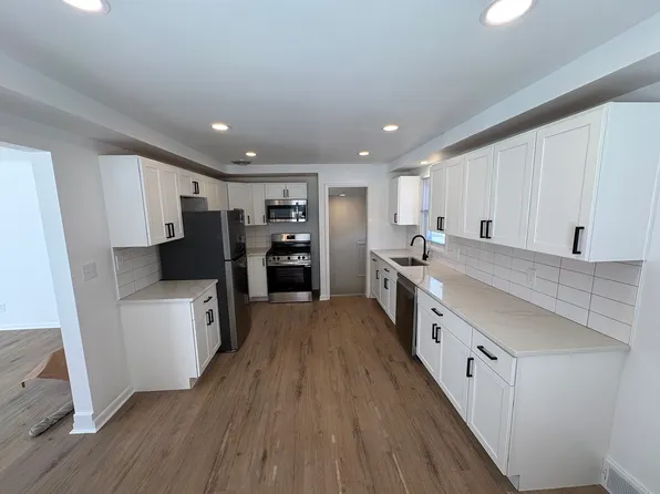 13319 McCracken Rd, Garfield Heights, OH 44125