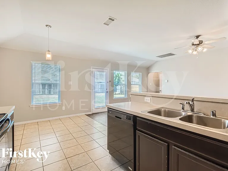 1825 Ridgecrest Dr — Photo 10