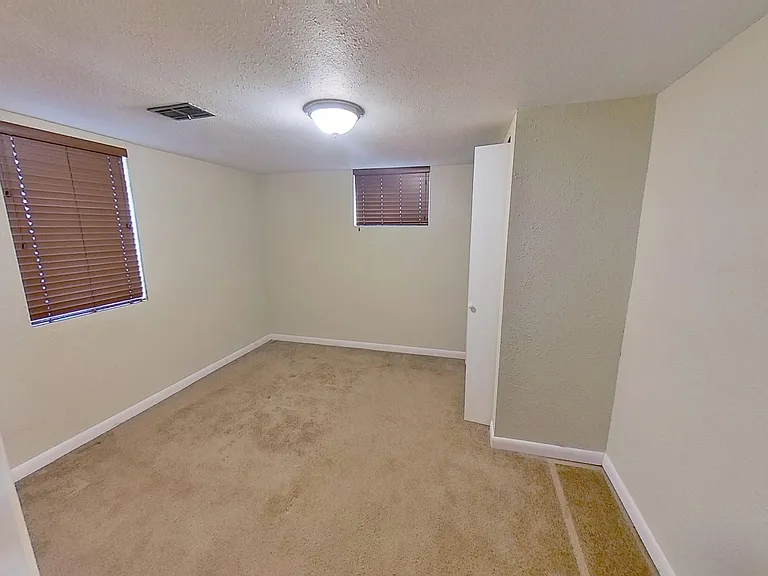 2230 Marshall St — Photo 20