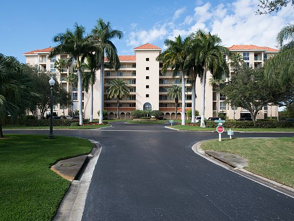 3rd image of 4737 Dolphin Cay Ln S APT 301