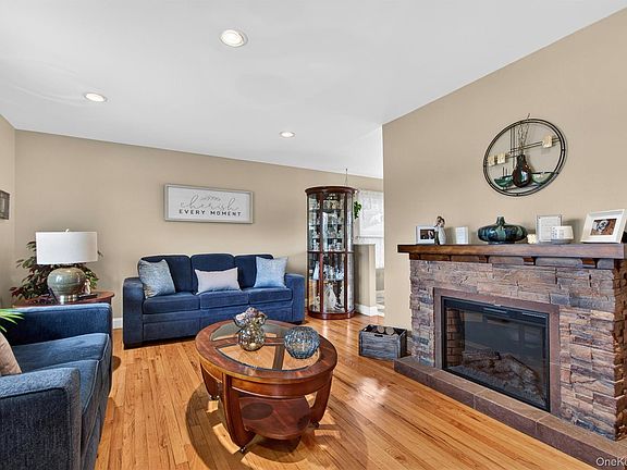 4th image of 83 Riverview Drive