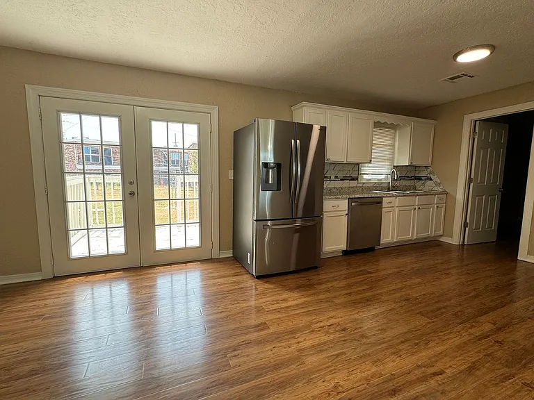 3432 NW Lincoln Ave — Photo 3