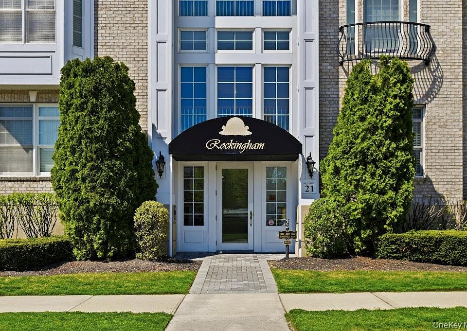 1st image of 923 Roosevelt Way