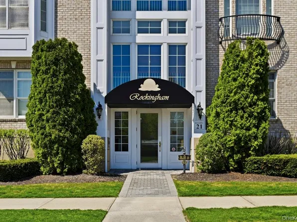 923 Roosevelt Way, Westbury, NY 11590