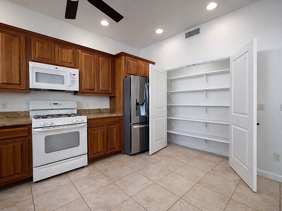 4th image of 2908 N Mountain Ave
