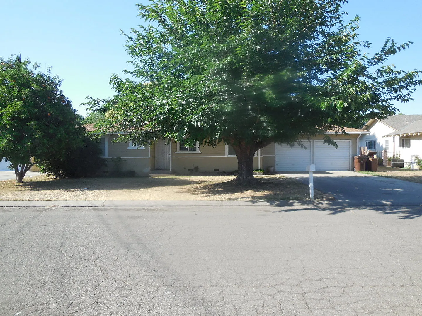 2302 Westwood Dr photo 1