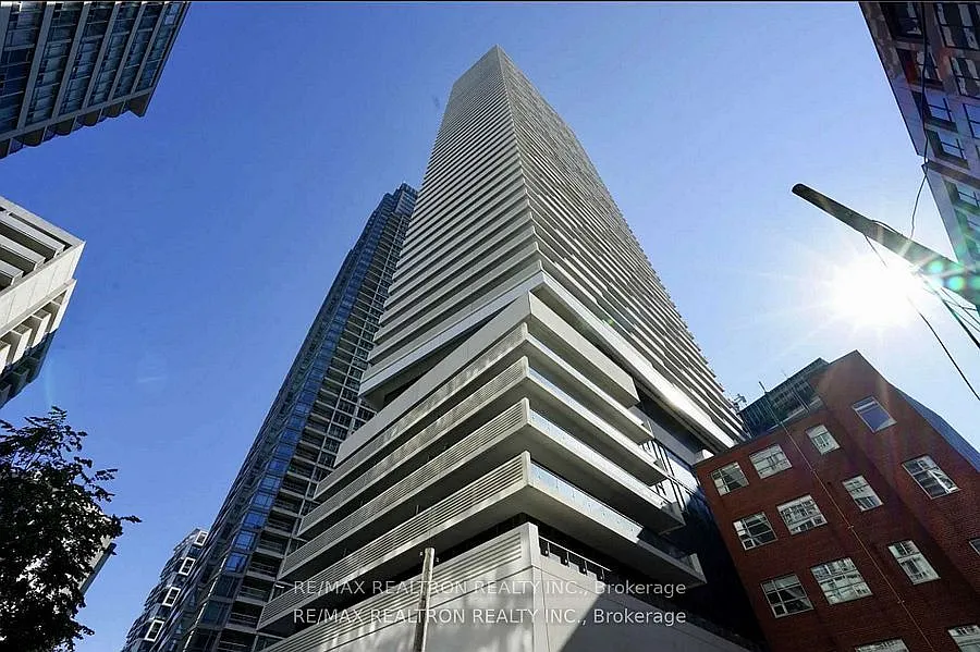 2221 Yonge St #1007