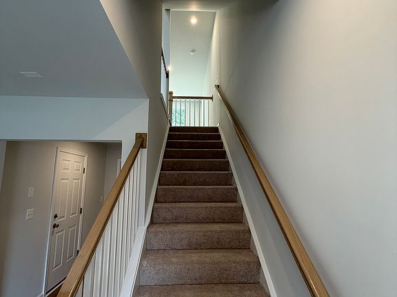 5th image of 421 Burden Dr