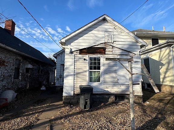2nd image of 319 1st Ave
