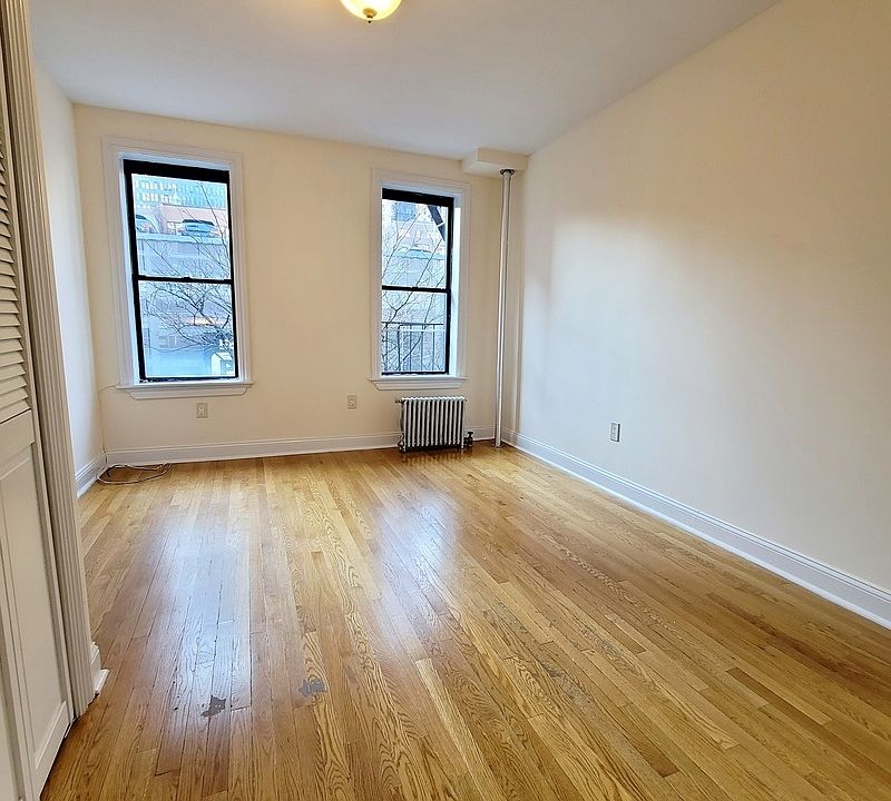 2nd image of 339 W 44th St APT 3FE