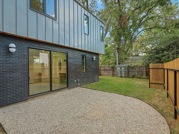 5th image of 2511 Willow St #2