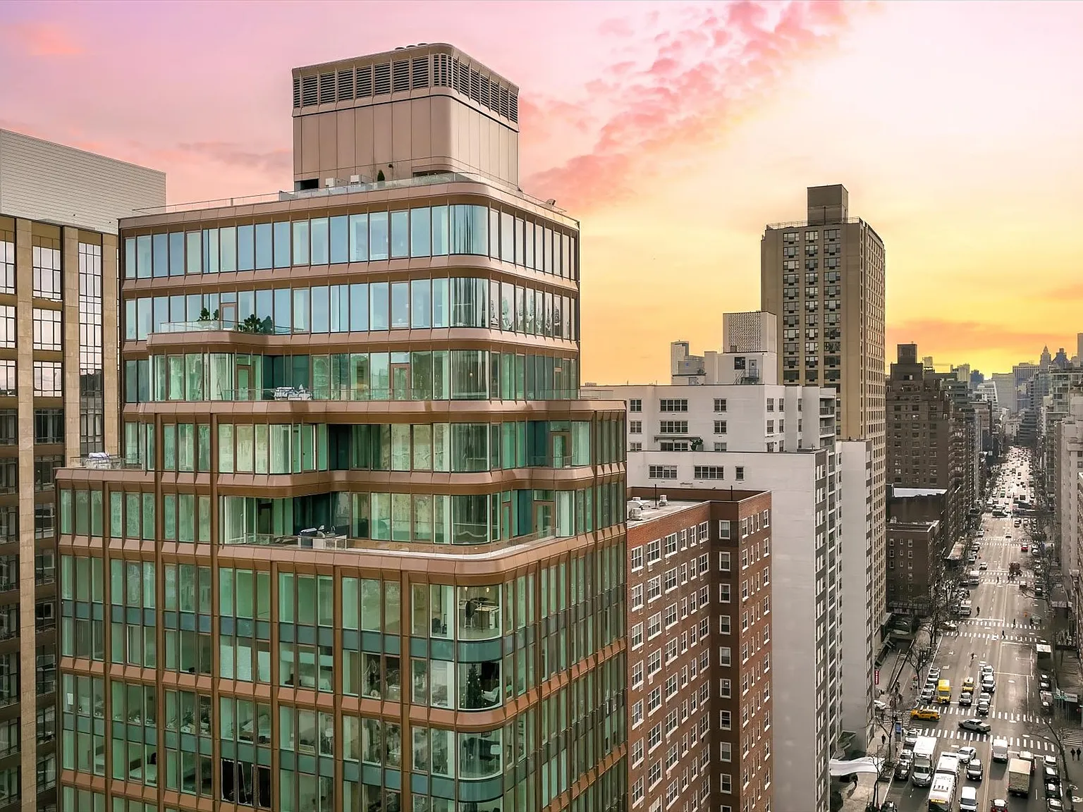200 East 20th Street — Photo 4