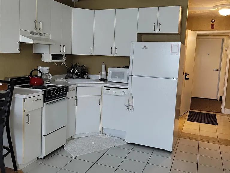 224 W Garden St #137 — Photo 6