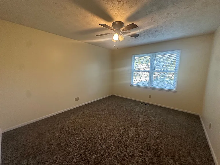 6235 Cane Creek Cir — Photo 17