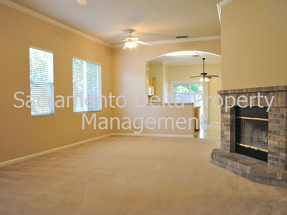 3rd image of 240 Pinecrest Ct