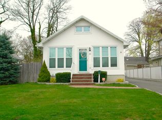 20 Marlboro Pl, Bellmore, NY 11710