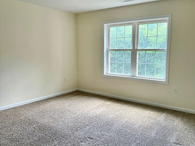 5 Rogers Way — Photo 2