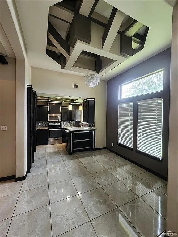 3 bed, 2.0 bath, 1501 sqft, $1,800 — Photo 4