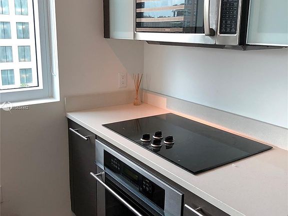 3rd image of 500 Brickell Ave #D11