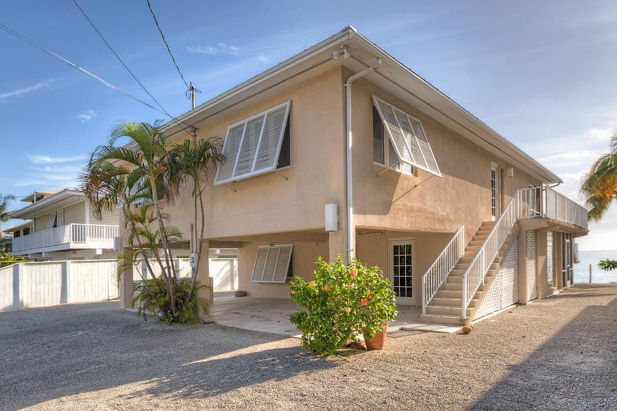 1st image of 546 Caribbean Dr E