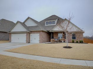 2904 S 8th St, Broken Arrow, OK 74012