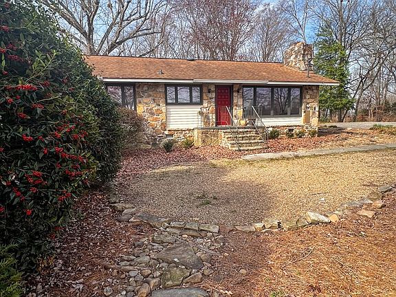 2nd image of 4 Ancient Oaks Ct