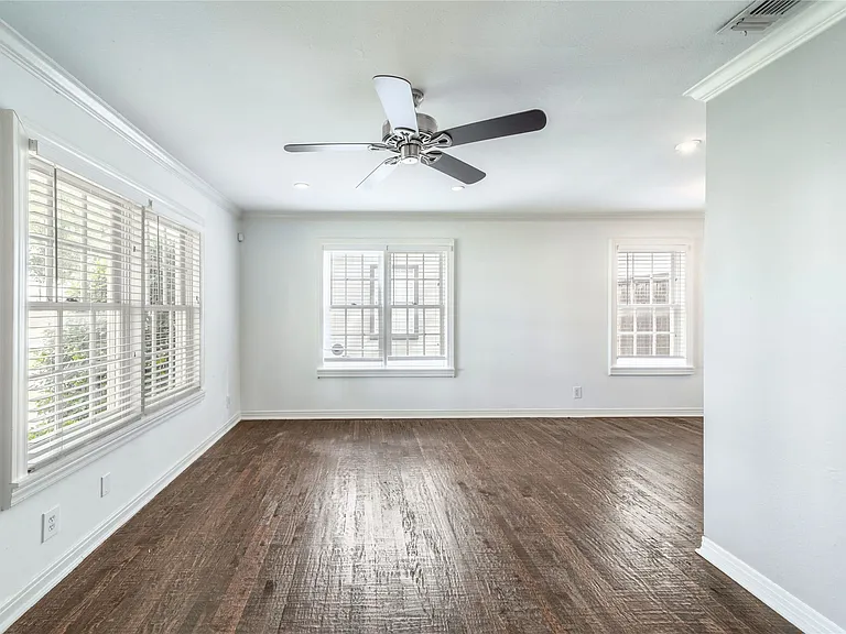 7302 Kenwell St — Photo 16