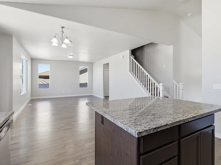 312 W Sapphire Dr — Photo 8