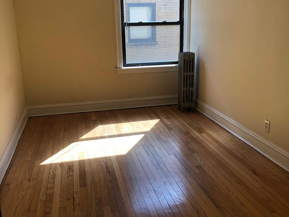 2nd image of 6221 N Artesian Ave Floor 2