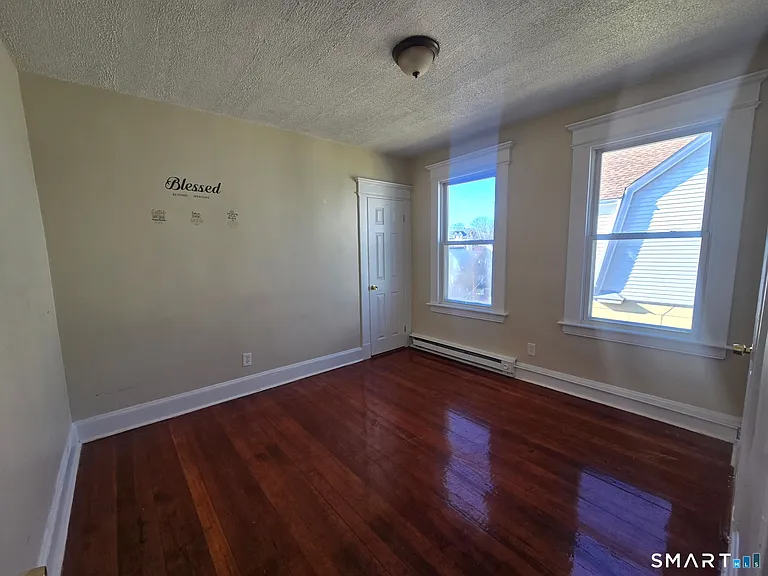 75 Alma St — Photo 4