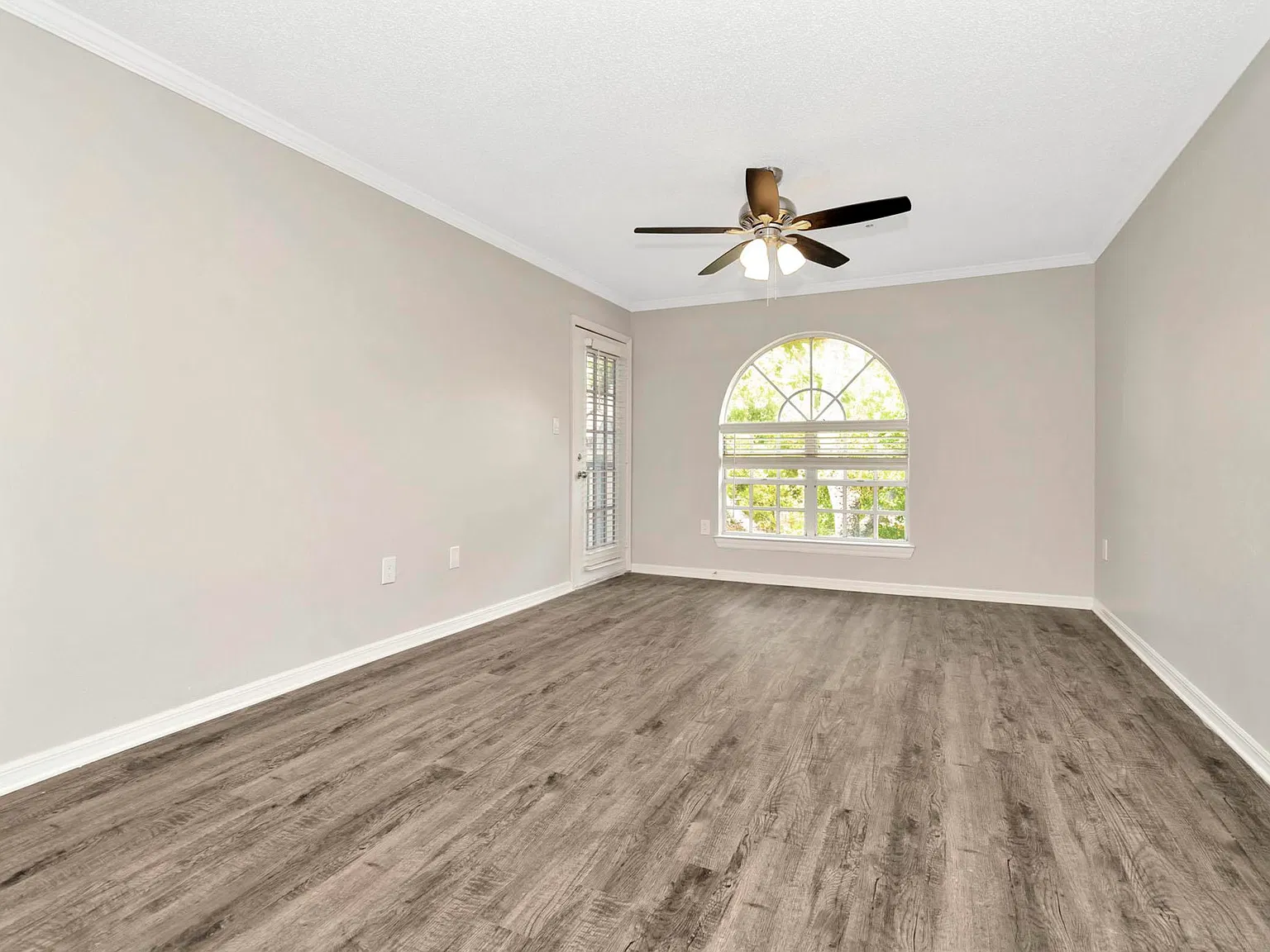 Essex Place Luxury Apartments — Photo 3