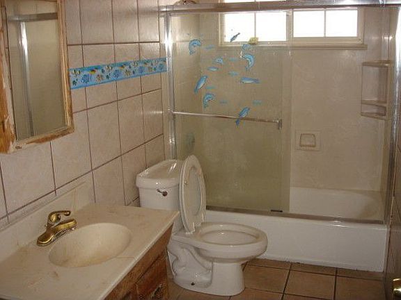 3rd image of 403 Tamarack Dr