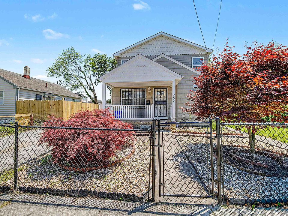 1st image of 2022 Blaine Ave